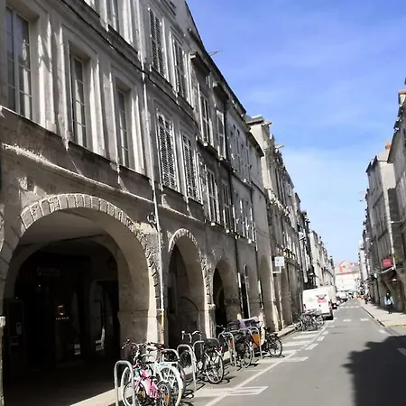 Les Arcades, T2 En Hypercentre * La Rochelle (Charente-Maritime)