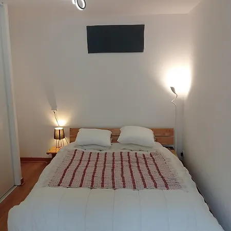 Les Arcades, T2 En Hypercentre La Rochelle (Charente-Maritime)