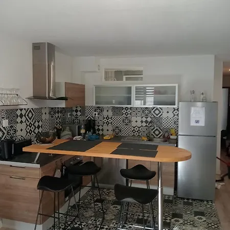 Les Arcades, T2 En Hypercentre * La Rochelle (Charente-Maritime)