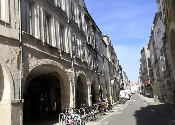 Les Arcades, T2 En Hypercentre * La Rochelle (Charente-Maritime)
